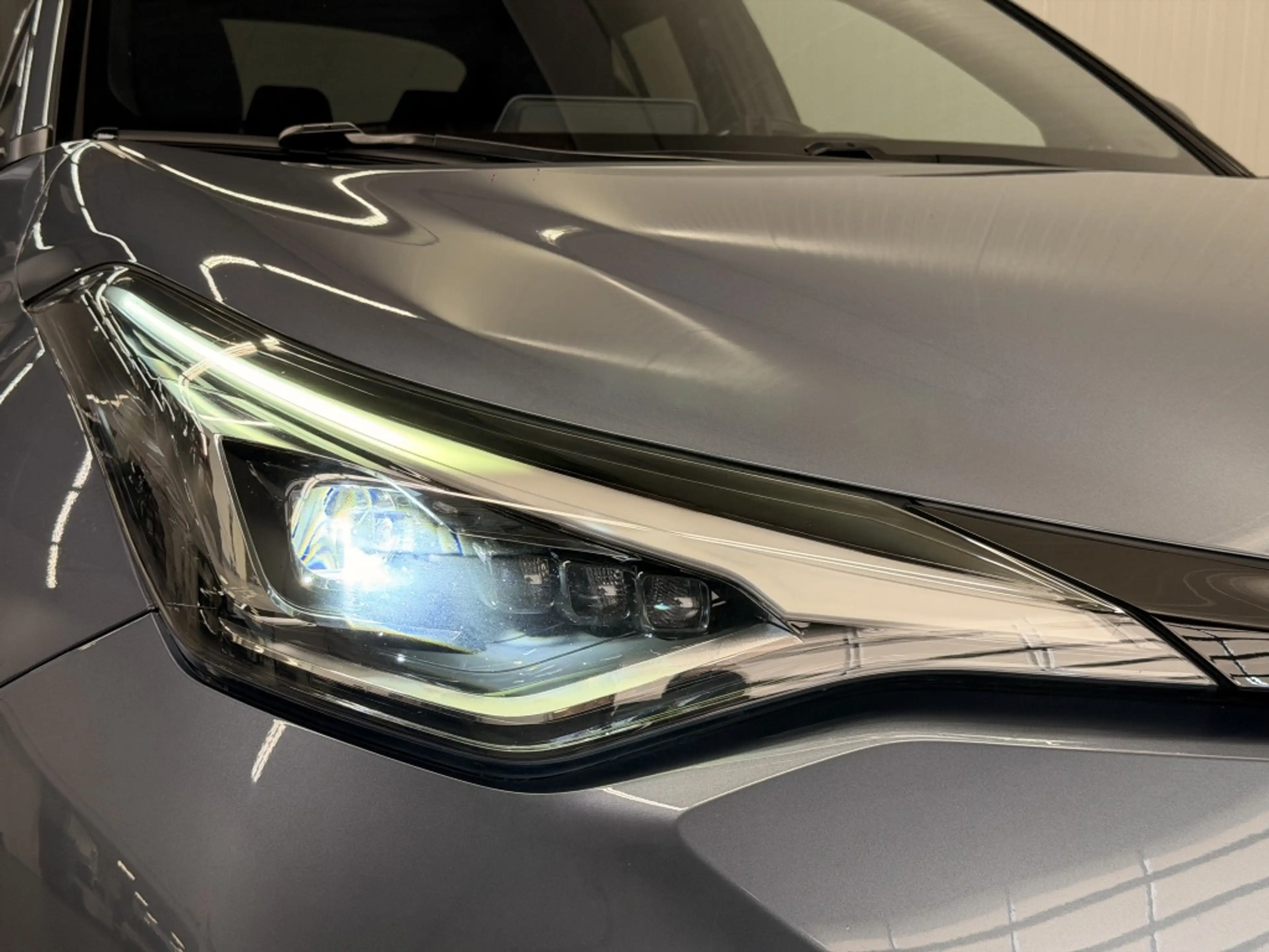 Toyota C-HR 1.8 Hyb. First Edit. — photo 11