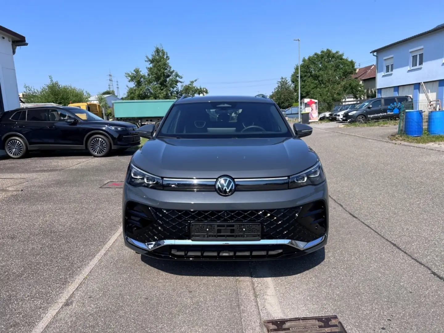 Volkswagen Tiguan 1.5eTSI R-Line HUD PANO ACC IQ 360 H/K 20'' Grau - 2