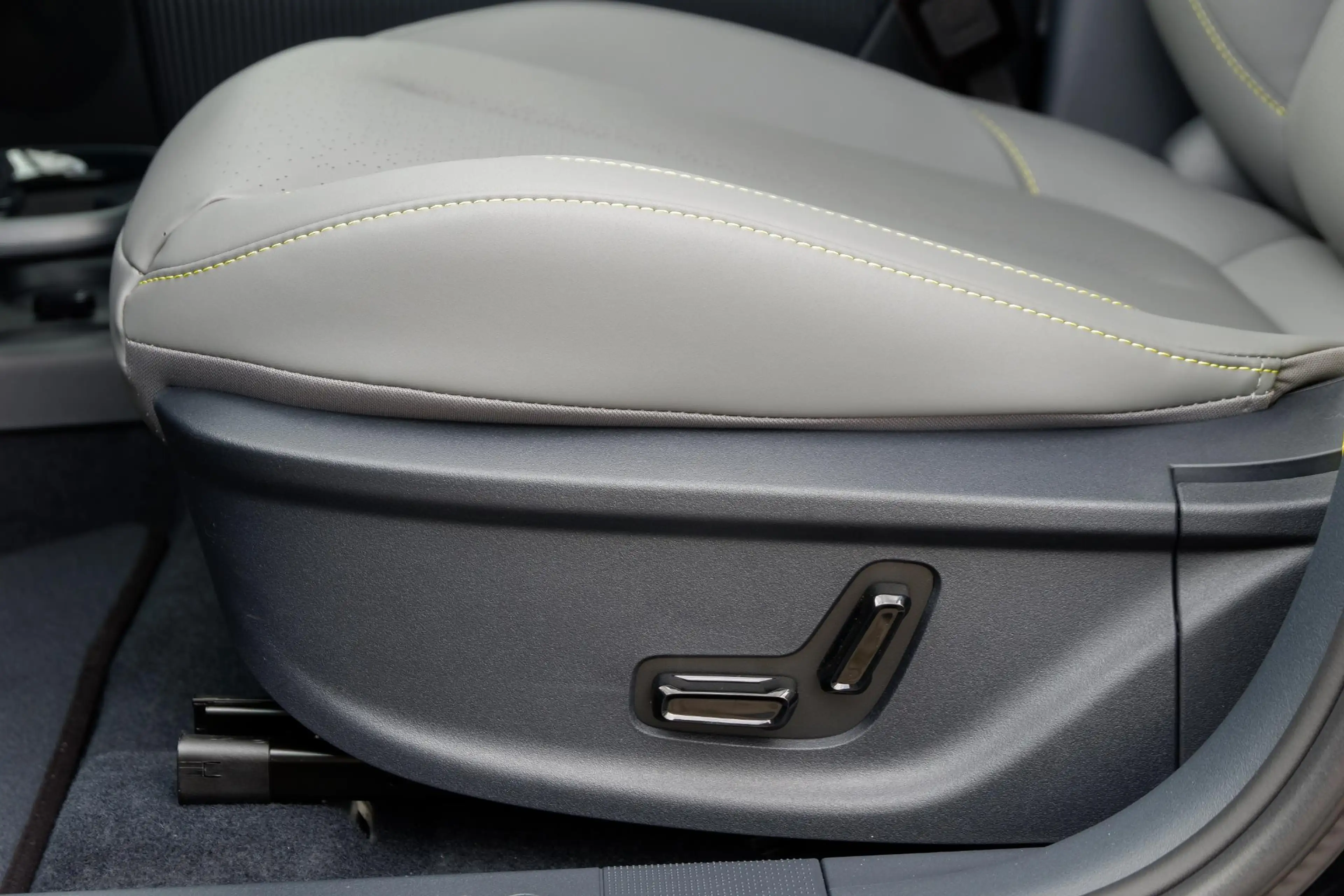 Lynk & Co 02 More 66 kWh | HEICO 21" Wielen | HEICO Verlagingsv — photo 12