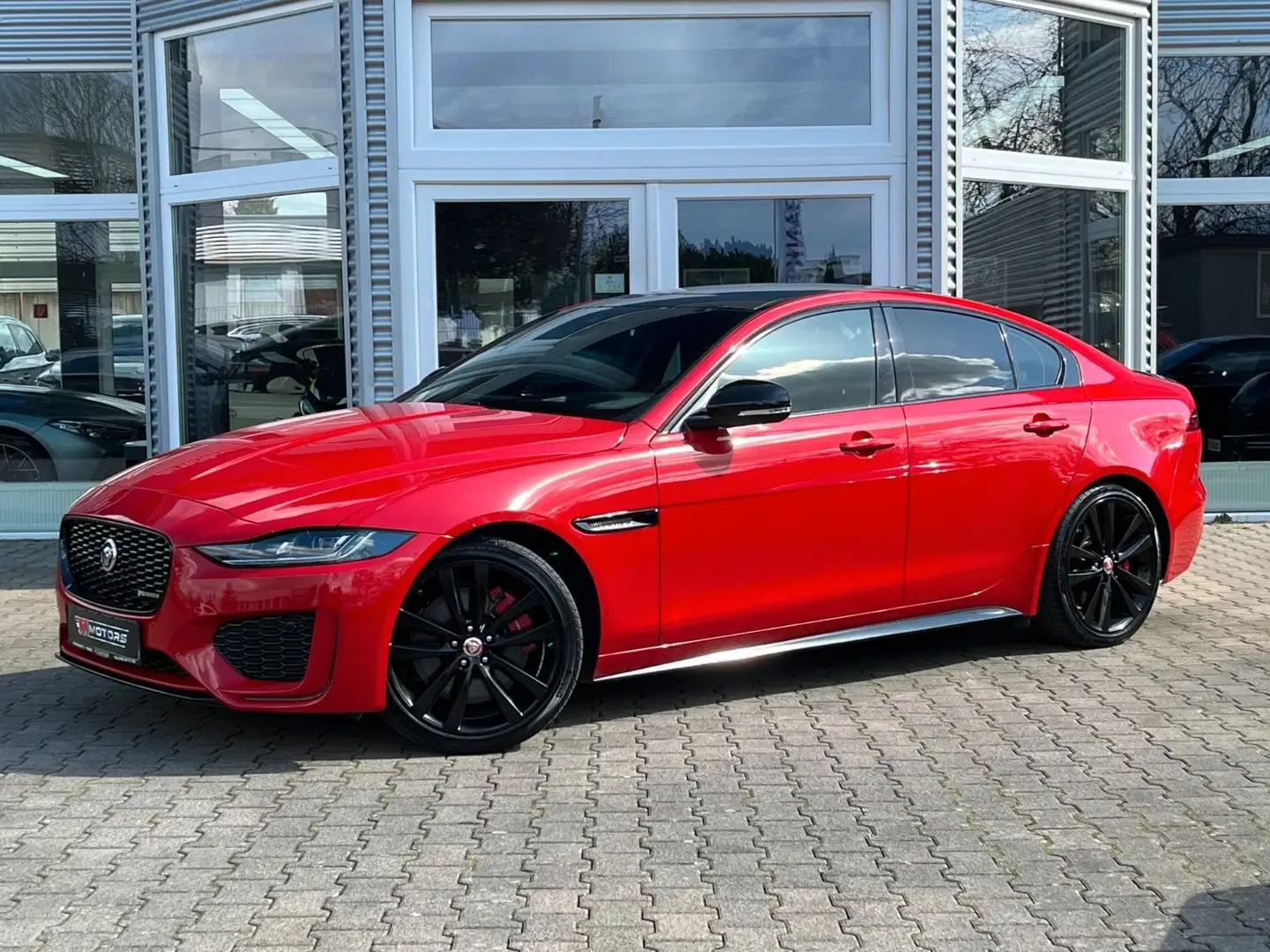 Jaguar XE P300 R-DYNAMIC S AWD Kamera Meridian F1 - 1