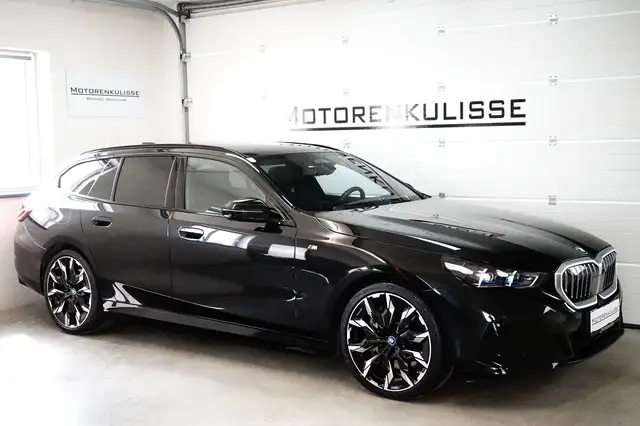 BMW 550 e xDrive Touring M Sport Aut. - PANO - AHK - Head