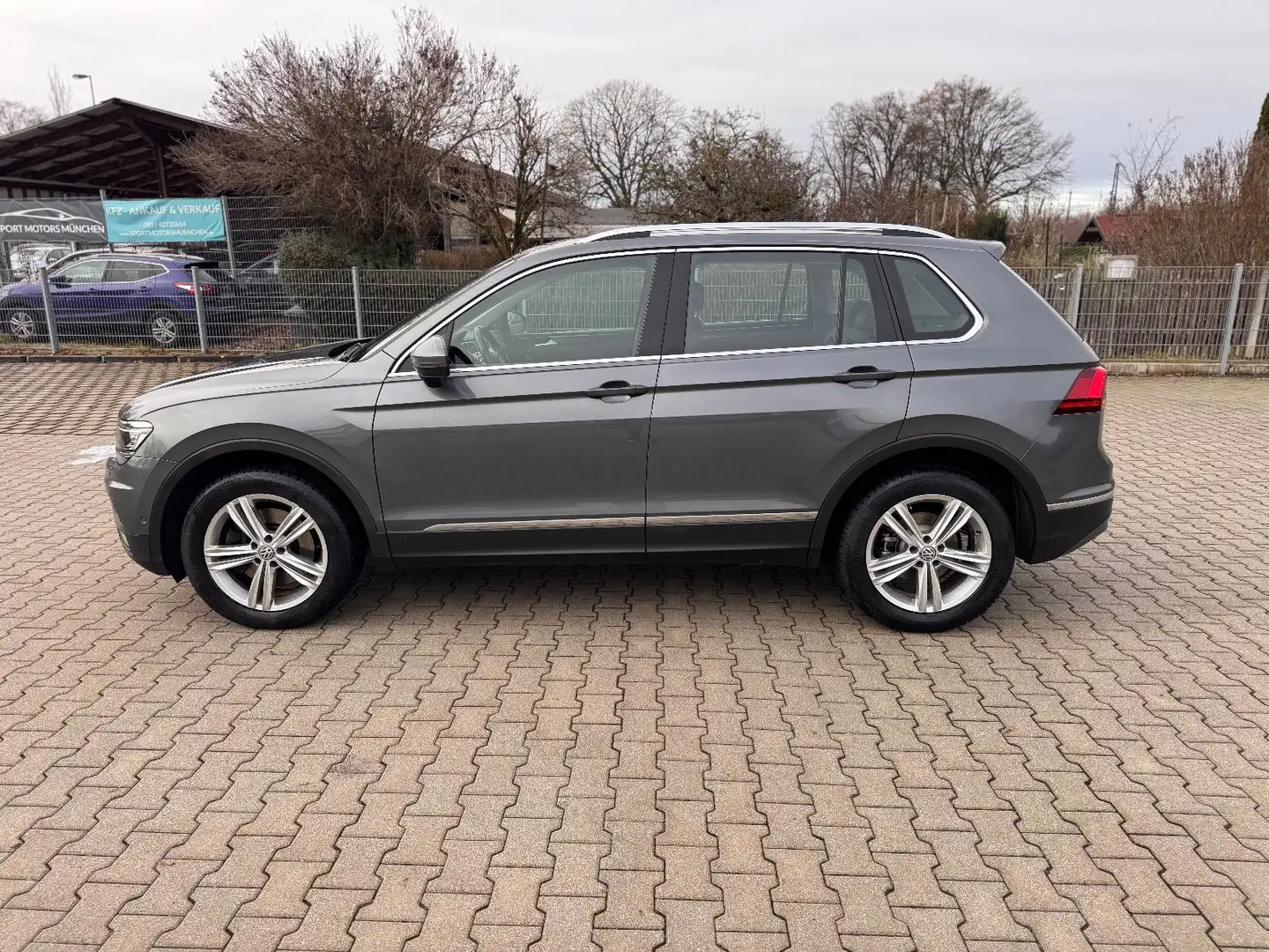 Volkswagen Tiguan Highline 2,0TDI 4Motion AHK NAVI KAMERA Gris - 2