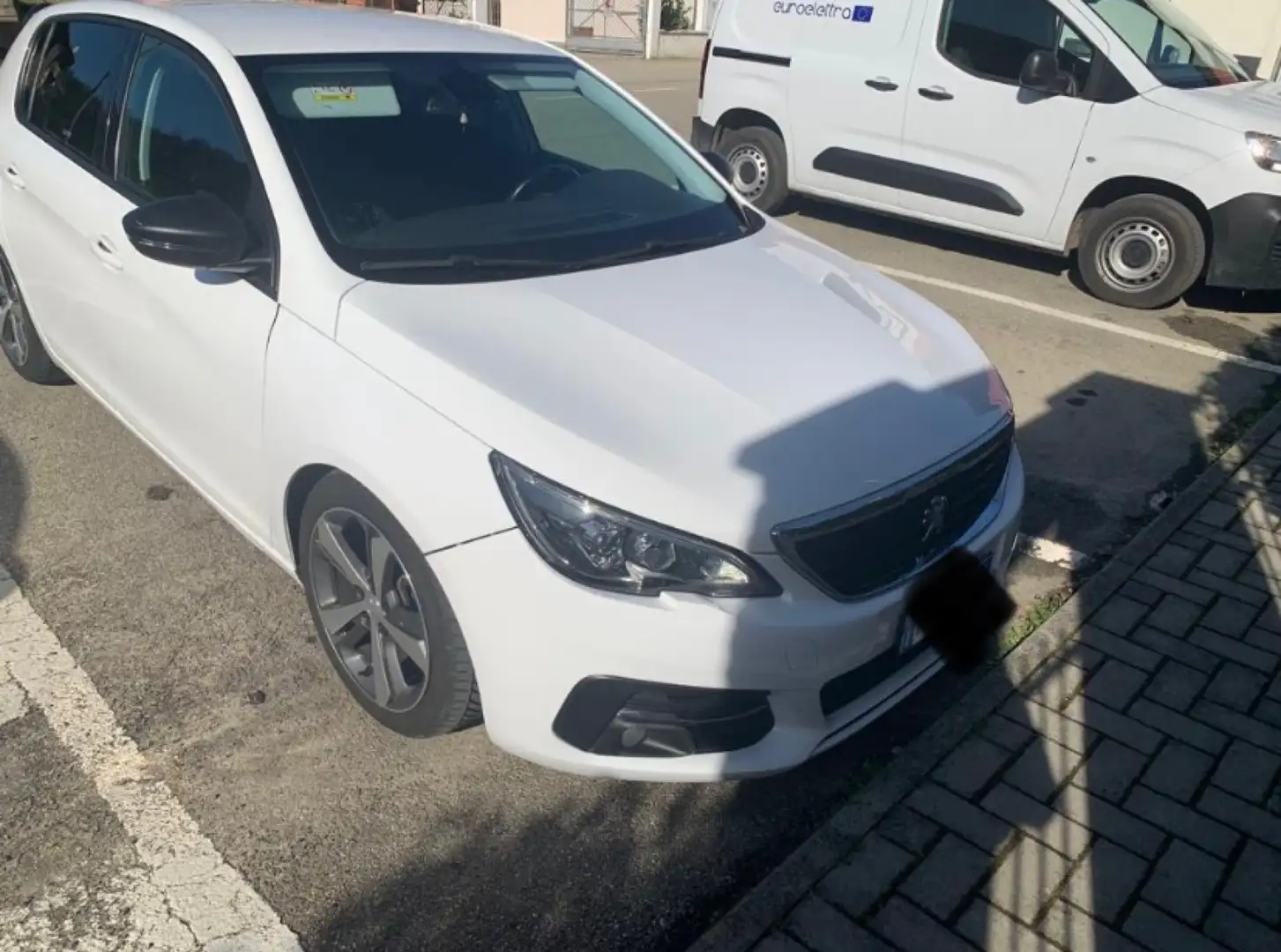 Peugeot 308 5p 1.6 bluehdi Active s&s 100cv Bianco - 1