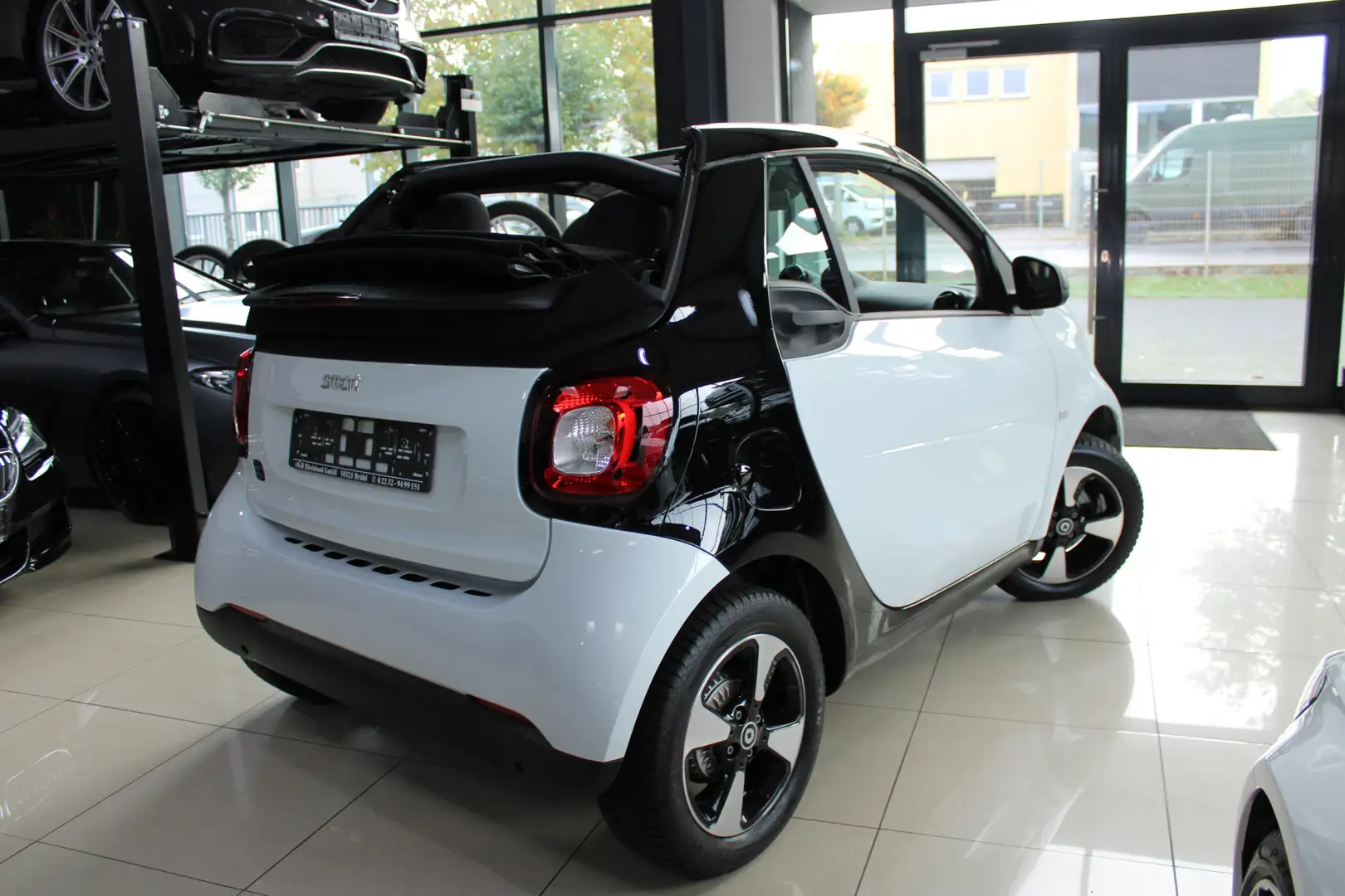 smart forTwo CABRIO EQ ELECTRICDRIVE NUR 7.571KM PLUS-PAKET TOP Weiß - 2