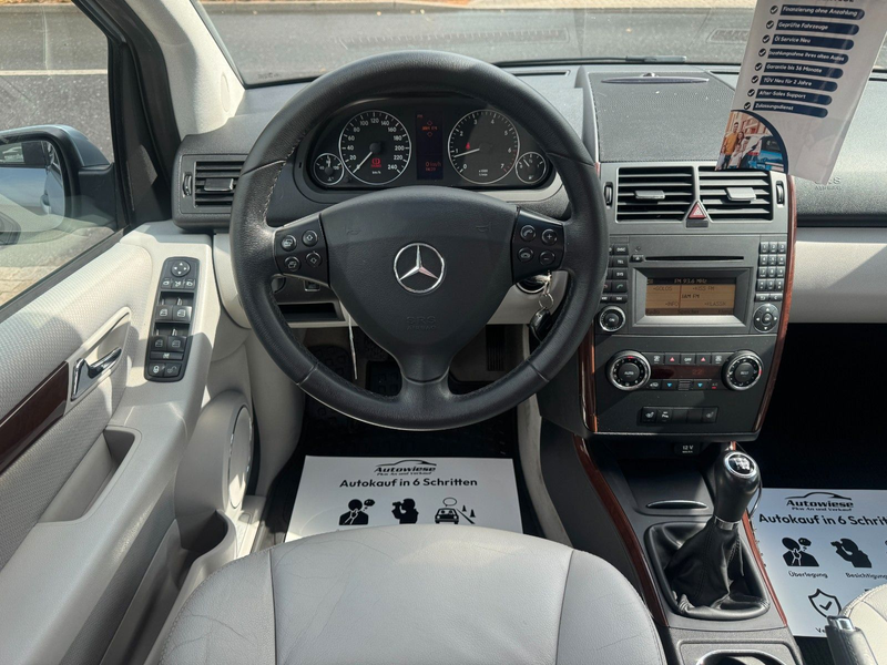 Mercedes-Benz A 200 ELEGANCE*LEDER*PANORAMA*SHZ*VOLL! — photo 13