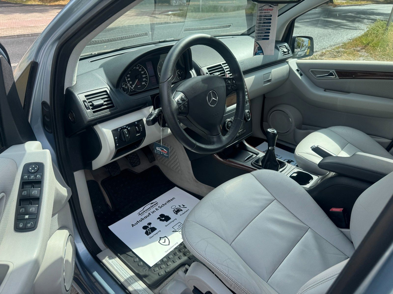 Mercedes-Benz A 200 ELEGANCE*LEDER*PANORAMA*SHZ*VOLL! — photo 11