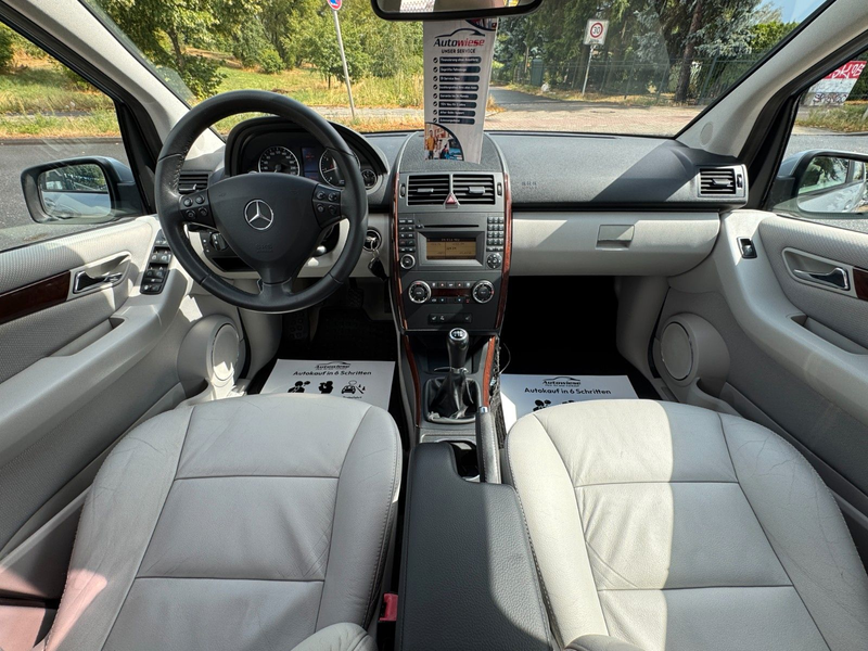 Mercedes-Benz A 200 ELEGANCE*LEDER*PANORAMA*SHZ*VOLL! — photo 10