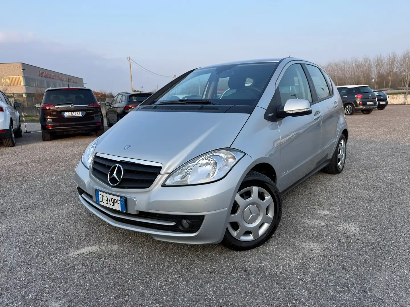 Mercedes-Benz A 160 Executive con gancio traino Plateado - 1