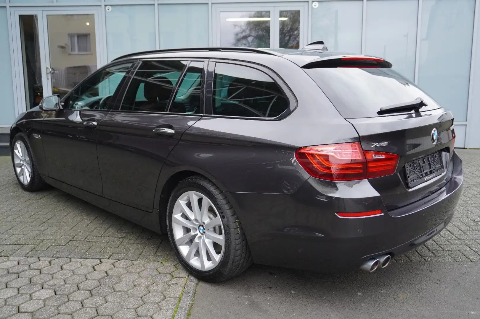 BMW 520 d xDrive Automatik Navi/Leder/HuD/AHK Grau - 2
