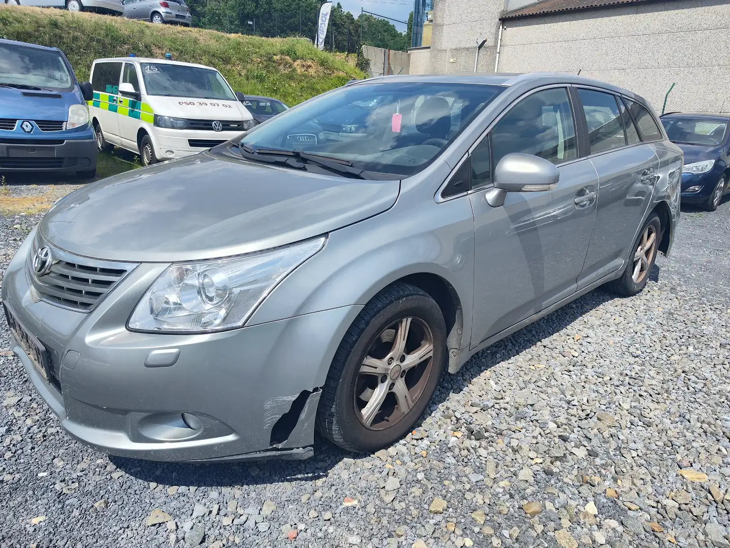 Toyota Avensis 2.0 D-4D Grijs - 1