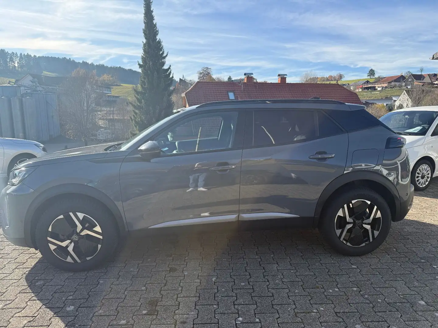 Peugeot 2008 Allure AUTOMATIK, LED, NAVI, SITZHEIZUNG Gris - 2