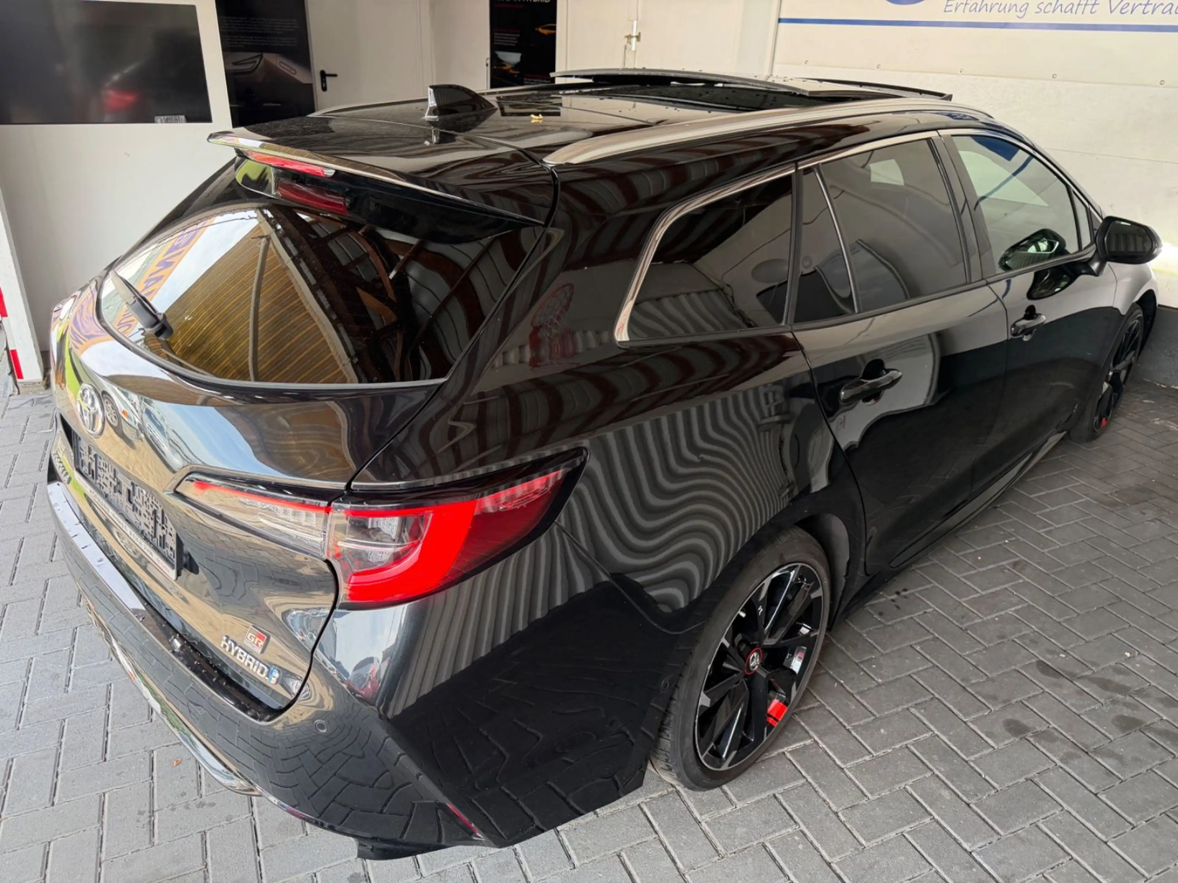 Toyota Corolla Touring Sports Hybrid GR Sport Black Edi — photo 6