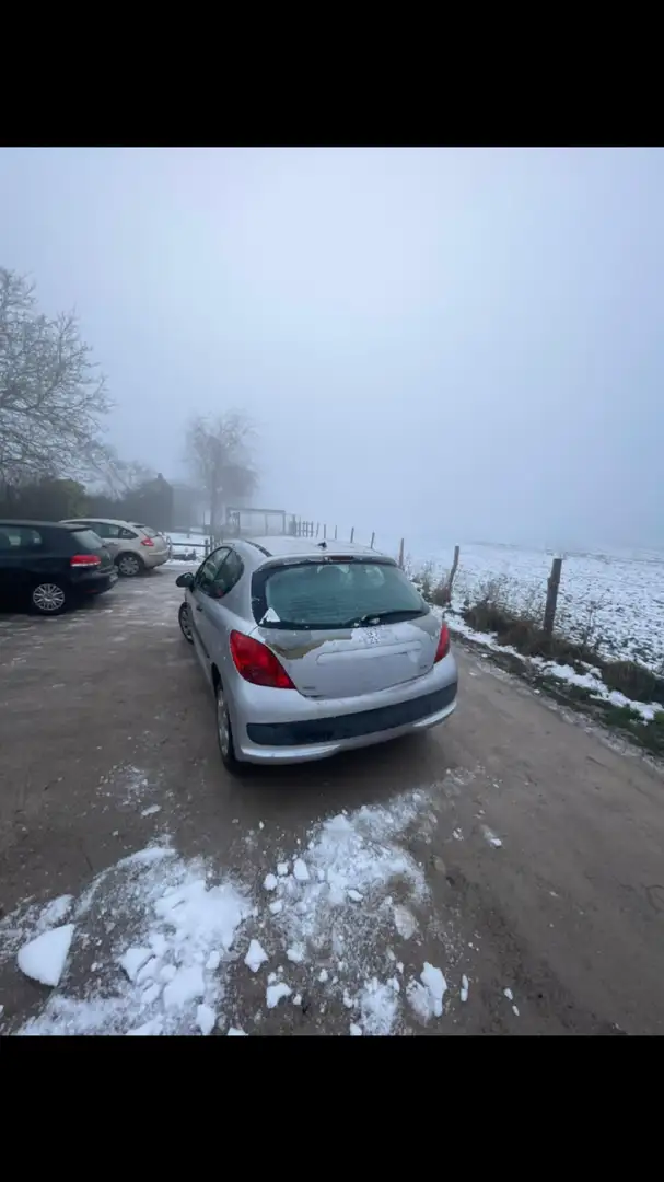 Peugeot 207 TRENDY 1.4 HDI 70 STANDARD - 2