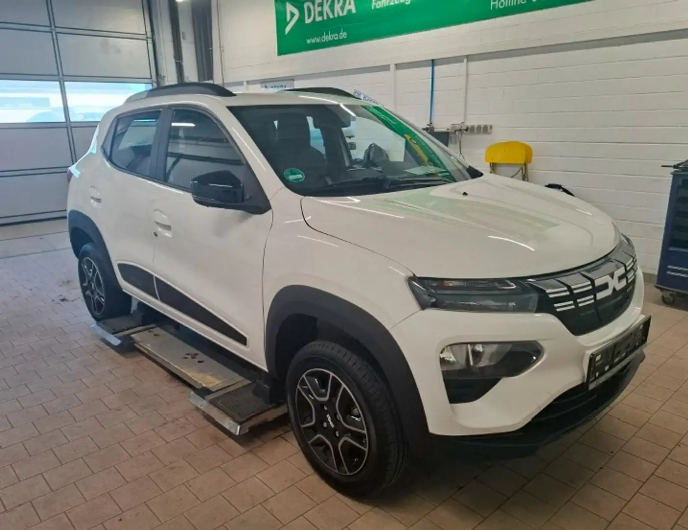 Dacia Spring 45 ExpressionPaket CCS - Navi - 1