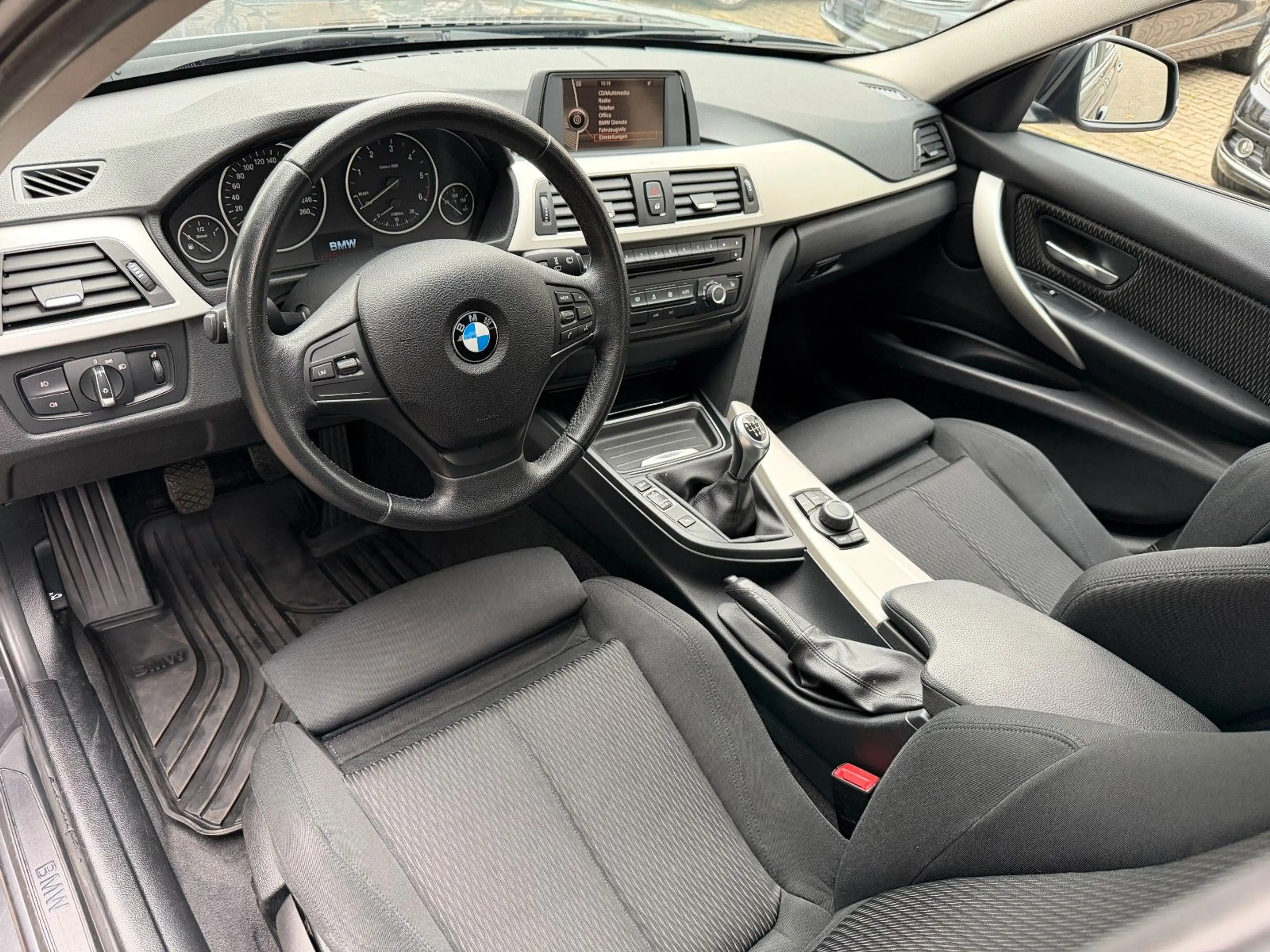 BMW 318 d Limousine/Xenon/Sportsitze/PDC/SHZ/1.Hand — photo 10