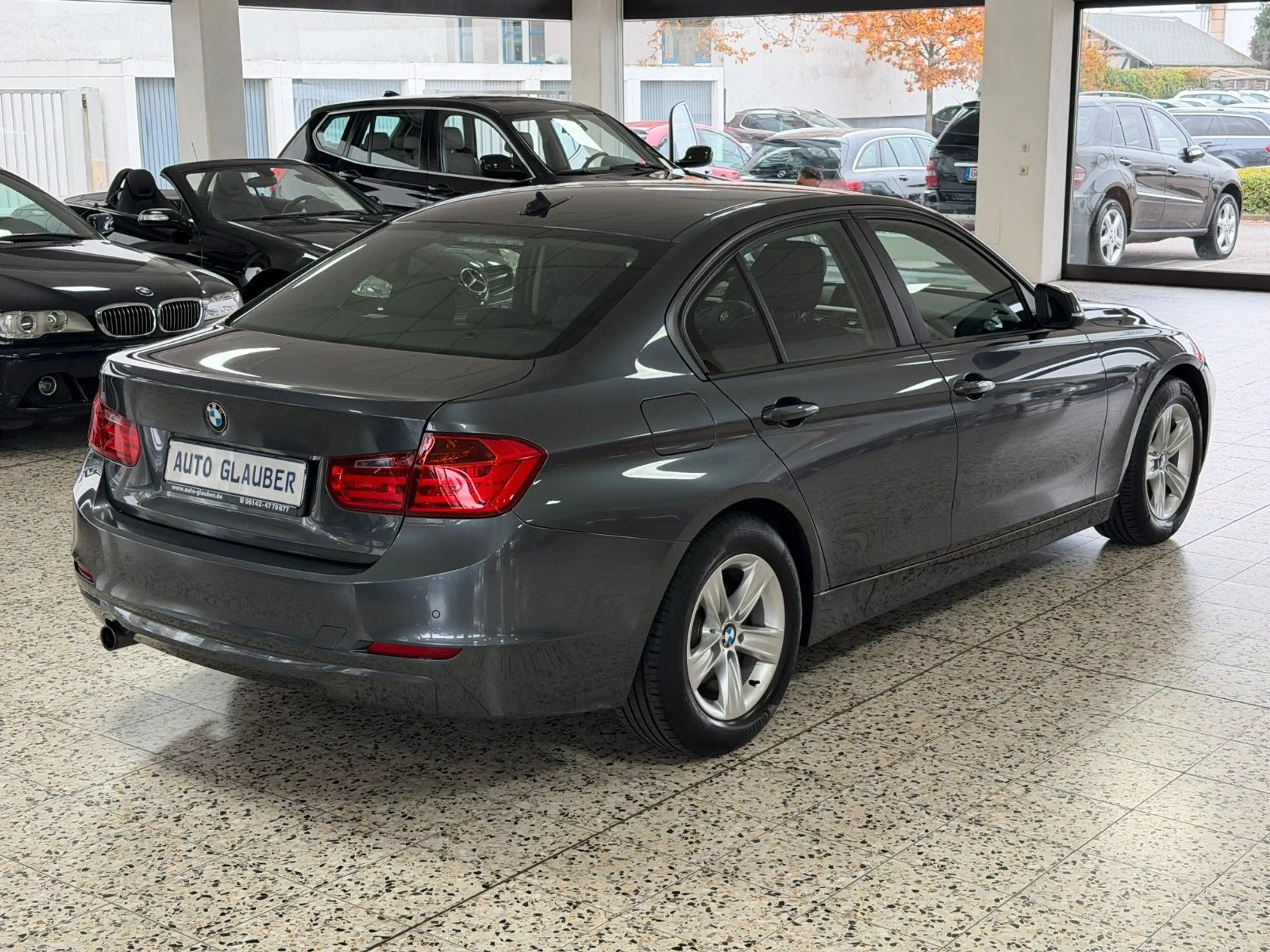 BMW 318 d Limousine/Xenon/Sportsitze/PDC/SHZ/1.Hand — photo 4