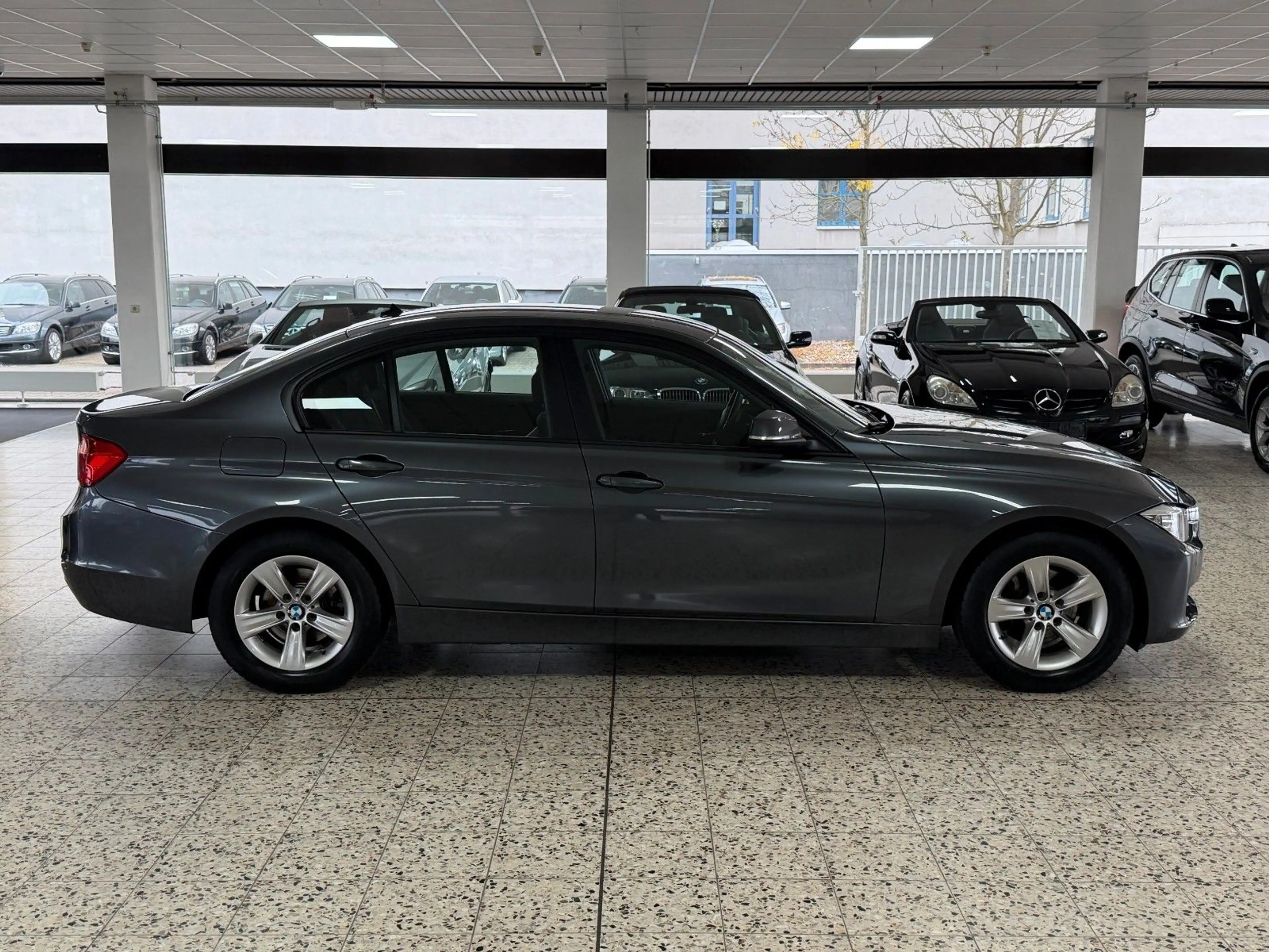 BMW 318 d Limousine/Xenon/Sportsitze/PDC/SHZ/1.Hand — photo 5