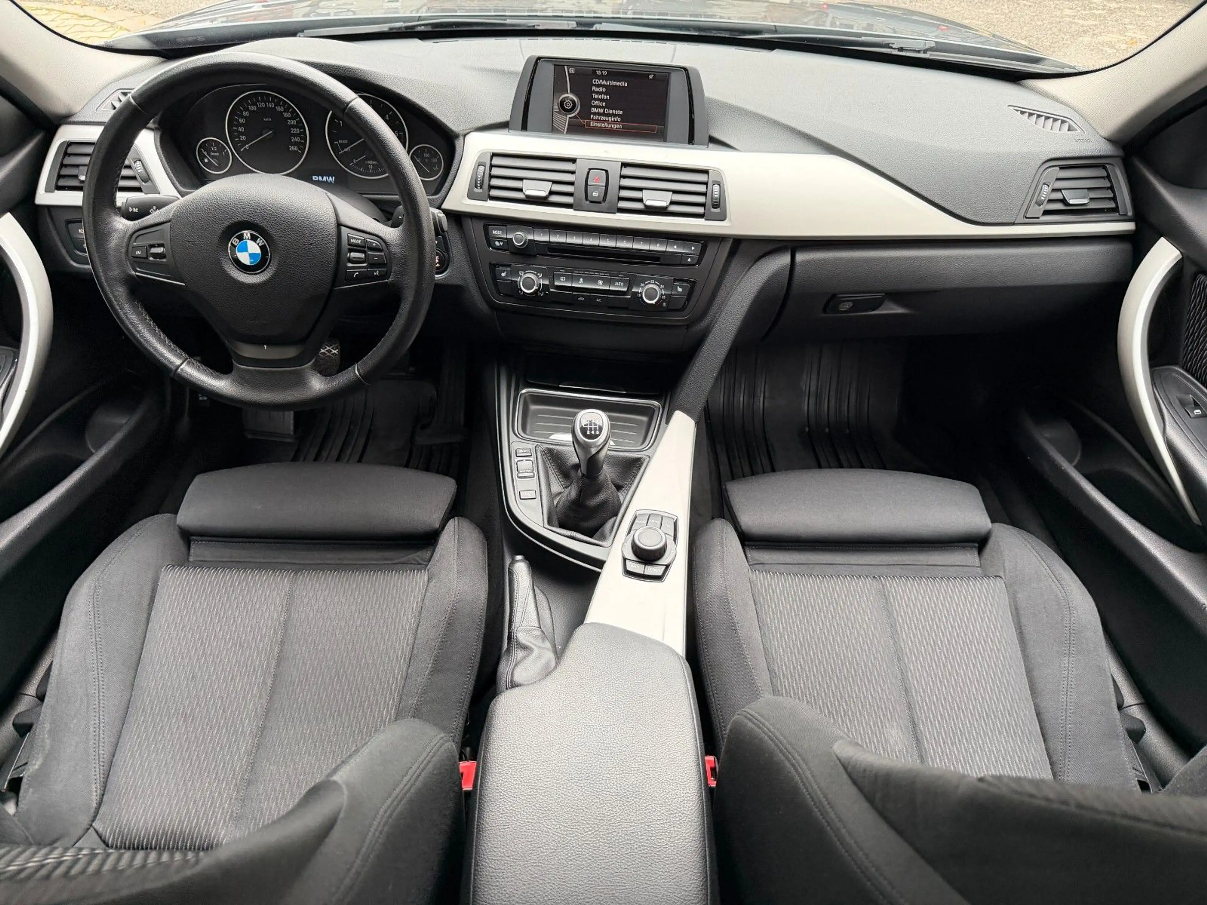 BMW 318 d Limousine/Xenon/Sportsitze/PDC/SHZ/1.Hand — photo 11
