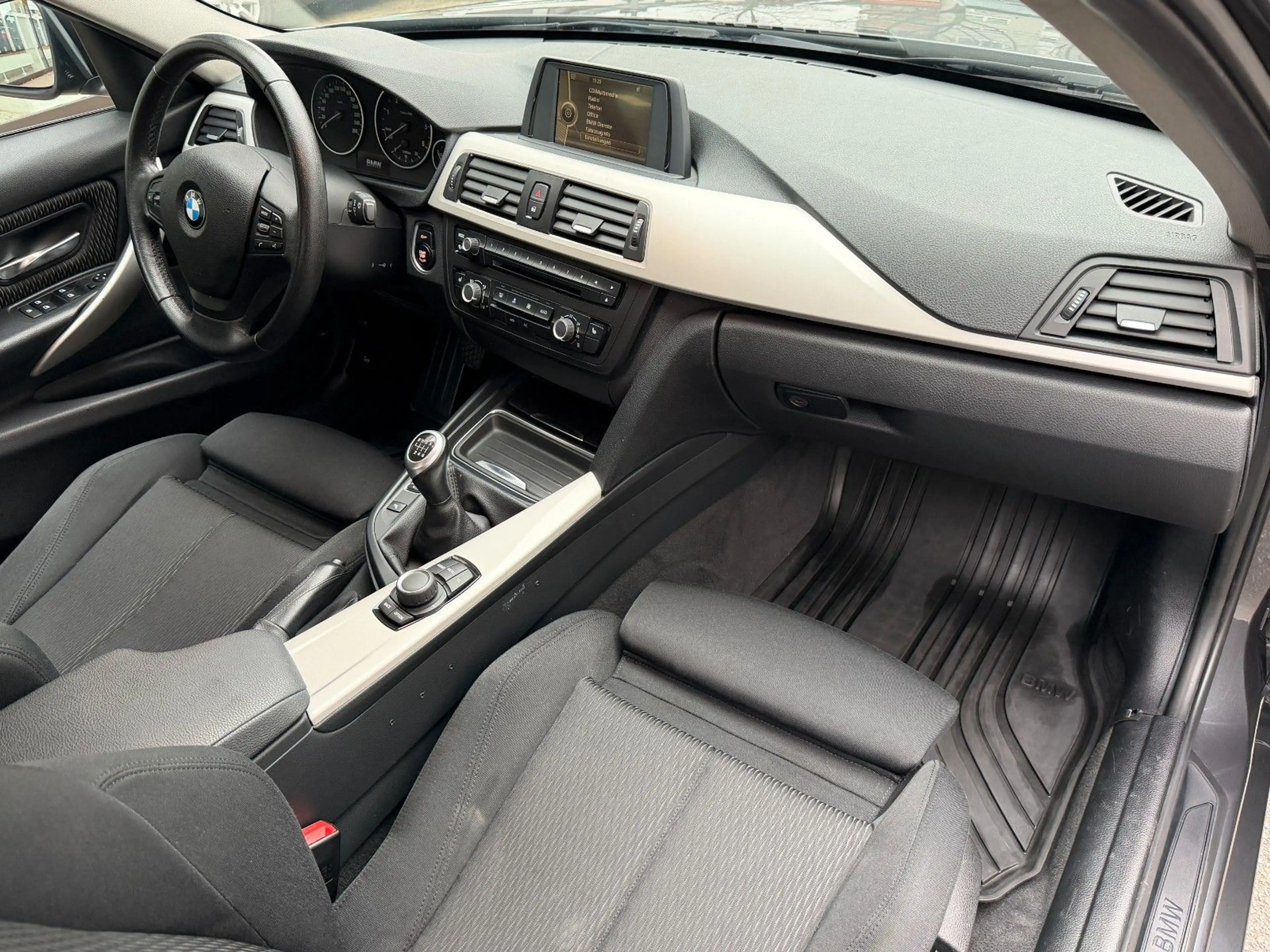 BMW 318 d Limousine/Xenon/Sportsitze/PDC/SHZ/1.Hand — photo 12