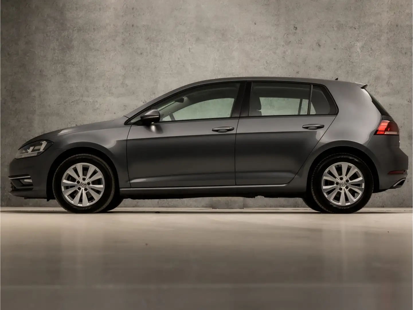 Volkswagen Golf 1.4 TSI Sportline (APPLE CARPLAY, GROOT NAVI, CAME Grijs - 2