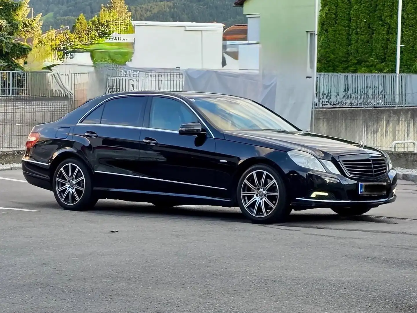 Mercedes-Benz E 350 E 350 Elegance BlueEfficiency 4MATIC CDI Aut. Elegance Schwarz - 1