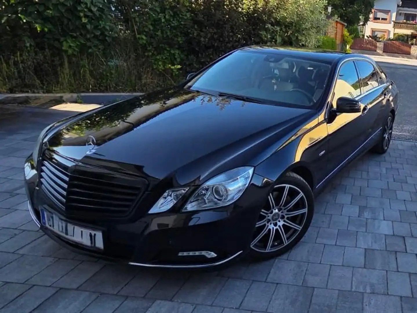 Mercedes-Benz E 350 E 350 Elegance BlueEfficiency 4MATIC CDI Aut. Elegance Schwarz - 2