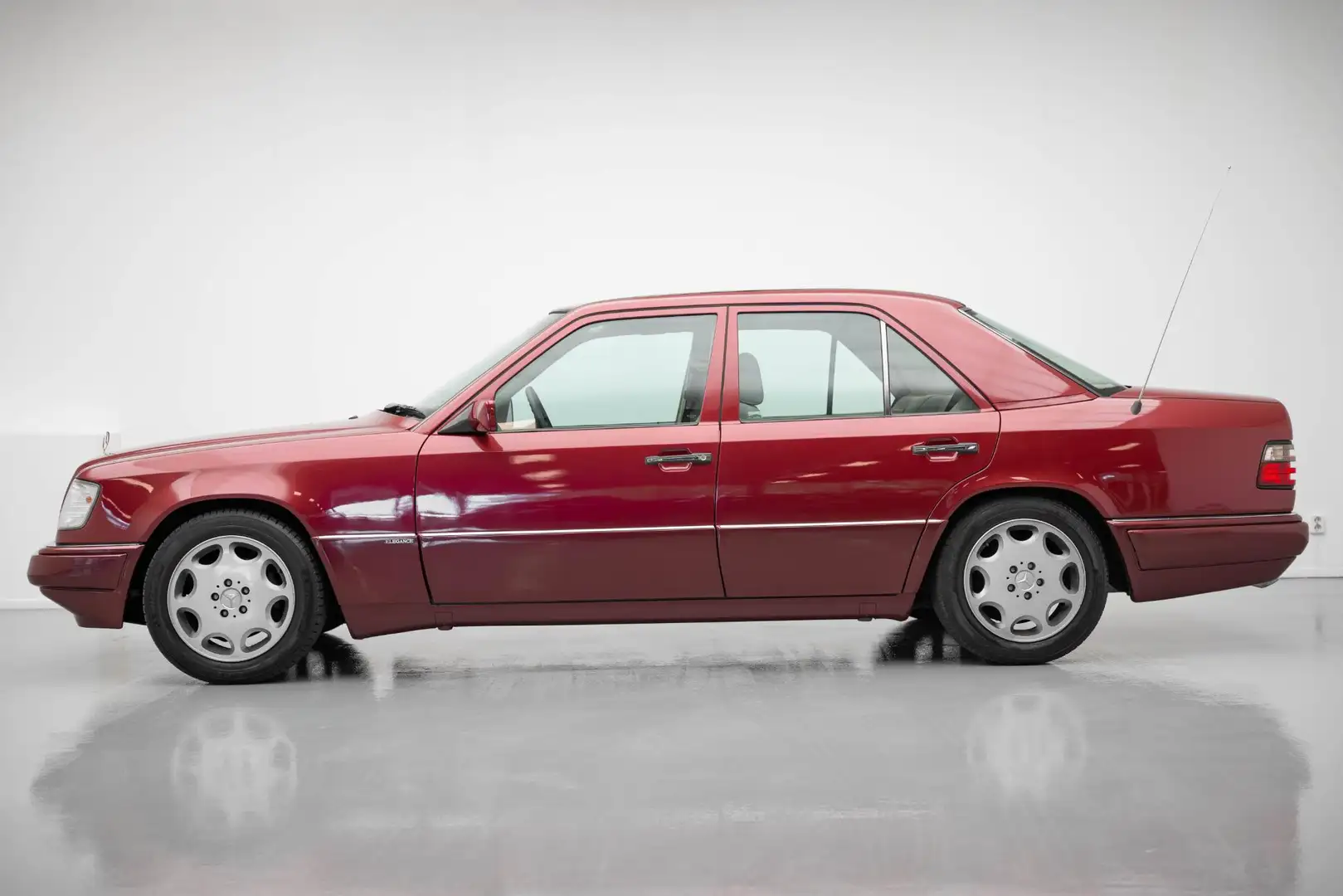 Mercedes-Benz E 200 Elegance |Schuifdak|Topstaat|NAP| Rood - 2