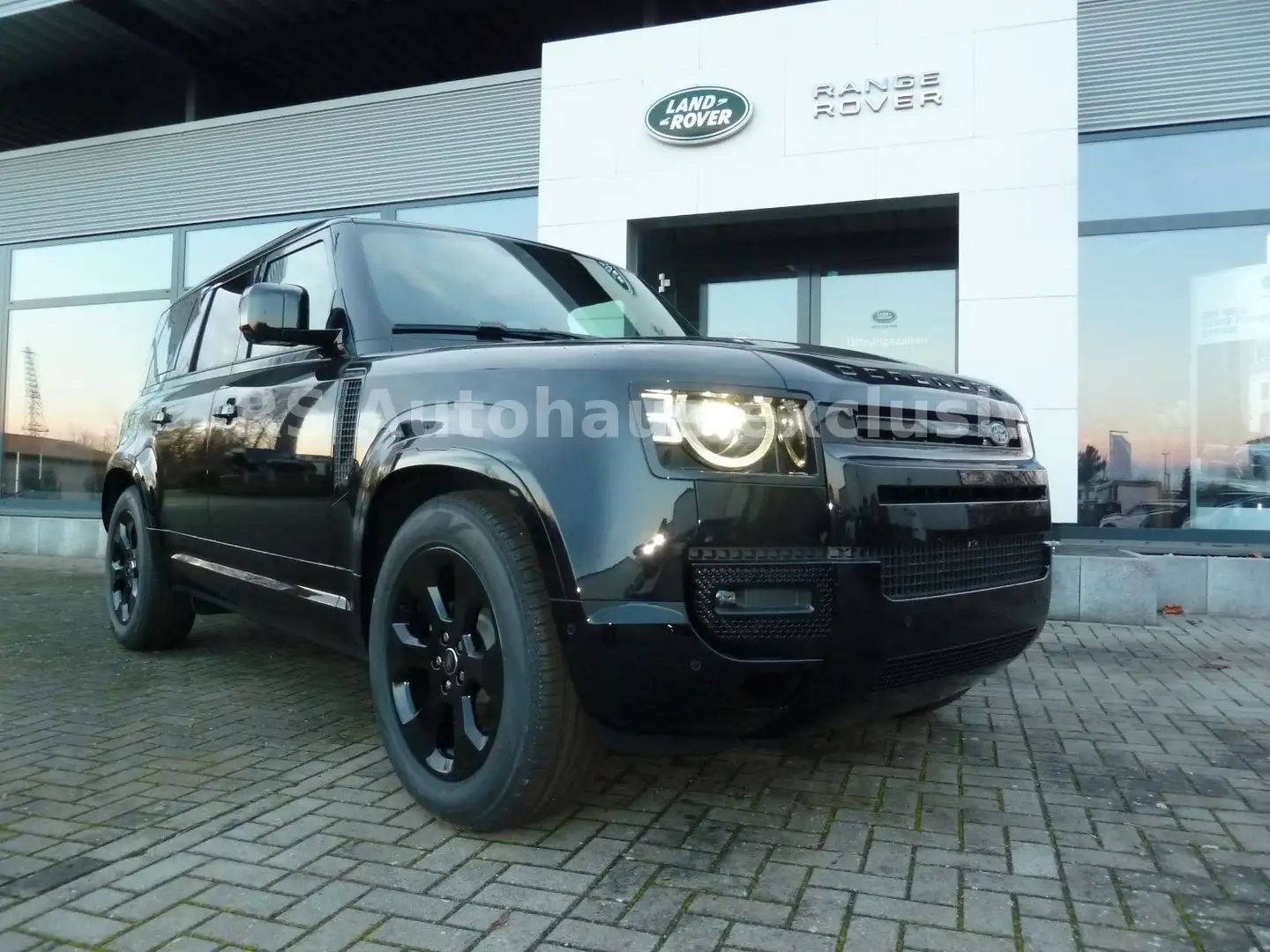 Land Rover Defender 110 P300e X-Dyn.HSE ACC el.AHK 20"MY25 Schwarz - 2