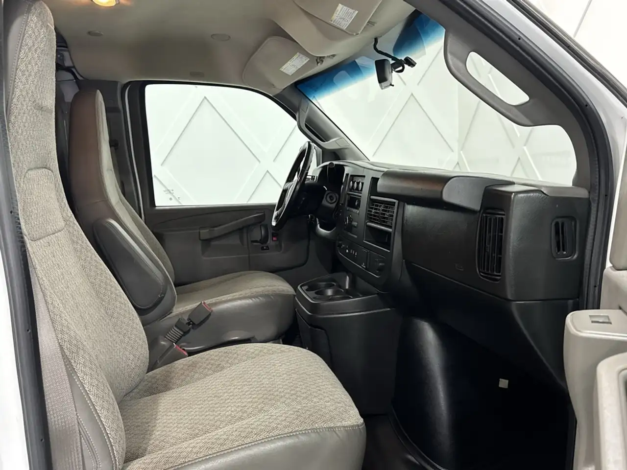 GMC Savana снимка GMC Savana
