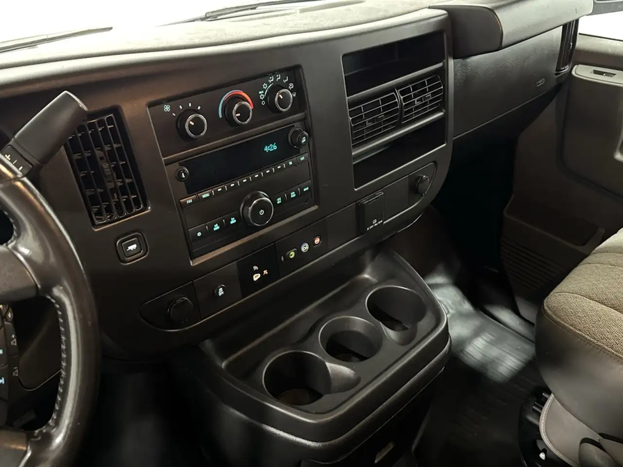 GMC Savana снимка GMC Savana