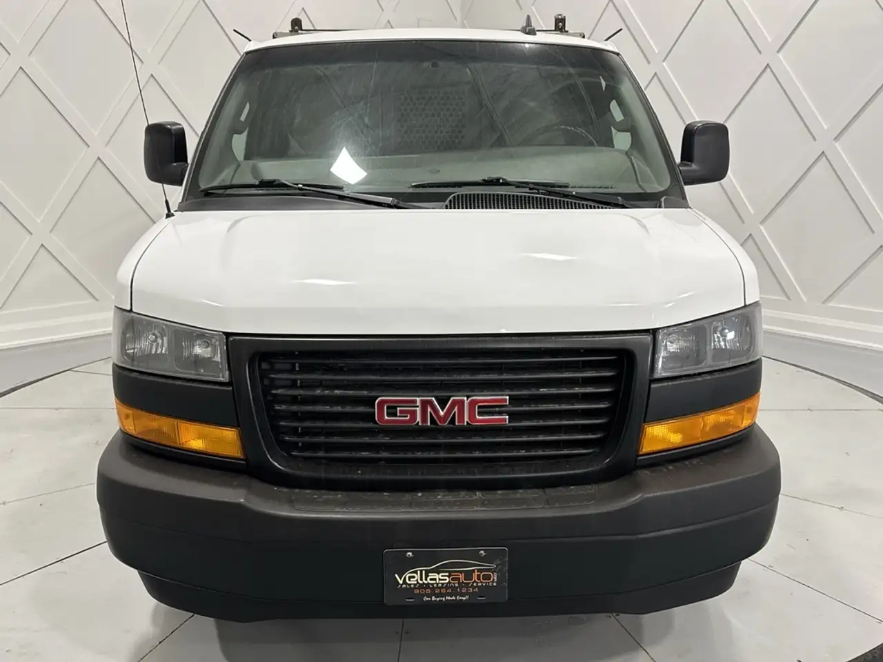 GMC Savana снимка GMC Savana