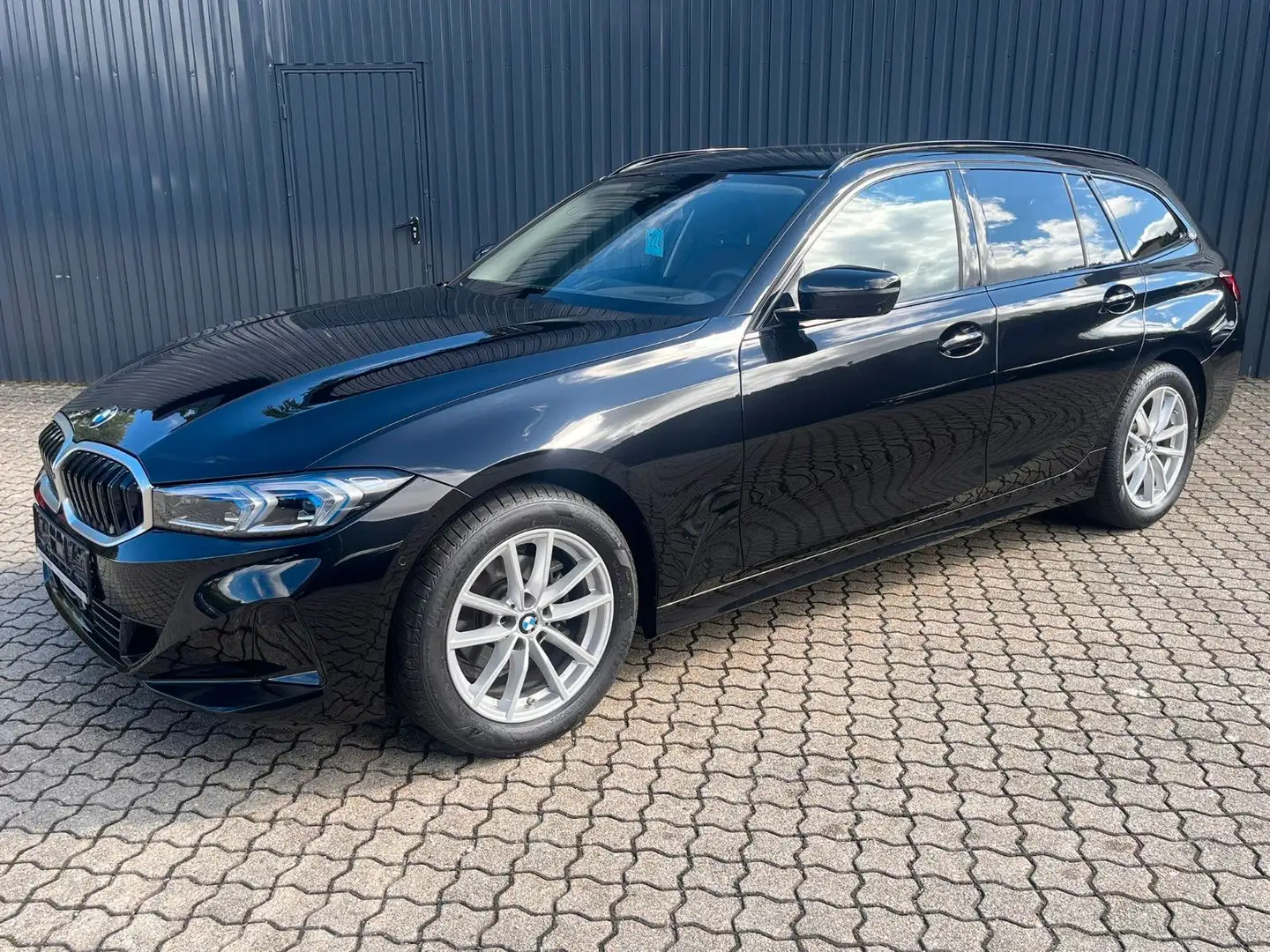 BMW 318 i Aut Touring/ 360°Kamera/HeadUp/HiFi/adapLED Nero - 2