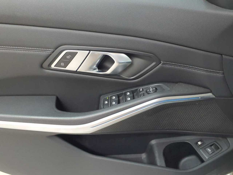 BMW 330 330e Touring xDrive Aut. Sport Line AHK — photo 4