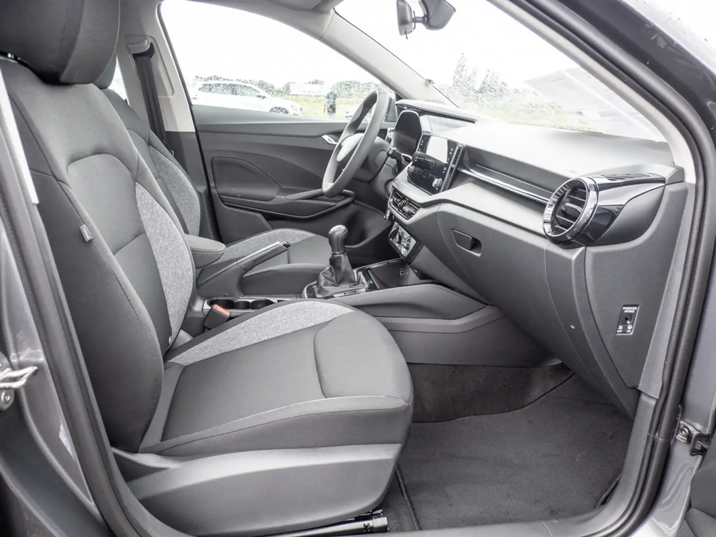 Skoda Fabia 1.0 Essence KLIMA PDC SITZHEIZUNG LED Gris - 2