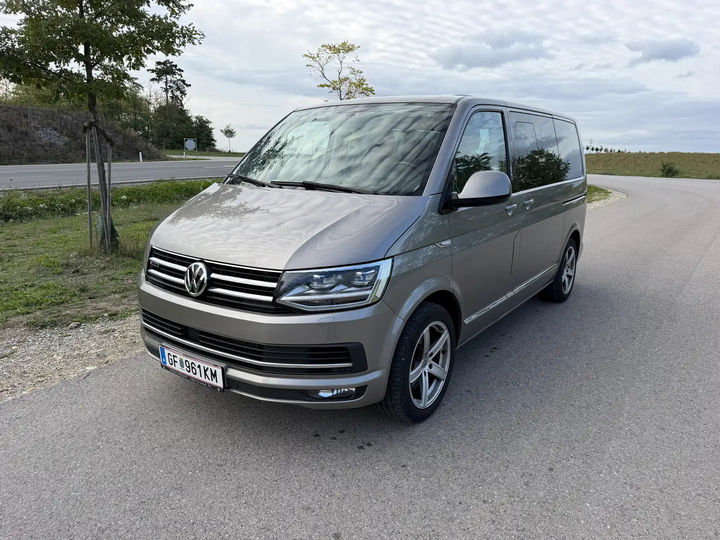 Volkswagen T6 Multivan DSG Kurz 4MOTION Highline - 1