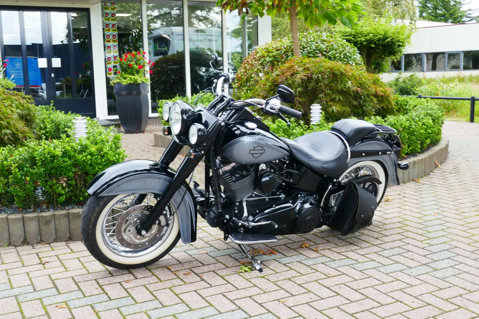 Harley-Davidson Softail 96 FLSTN Deluxe **Vance & Hines Big Shots/Fuel Pac Zwart - 2