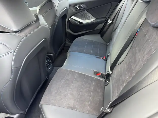 BMW 1 Series view 13