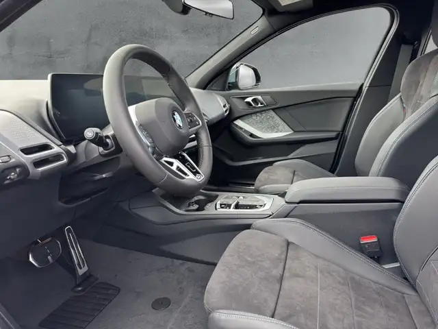 BMW 1 Series view 8