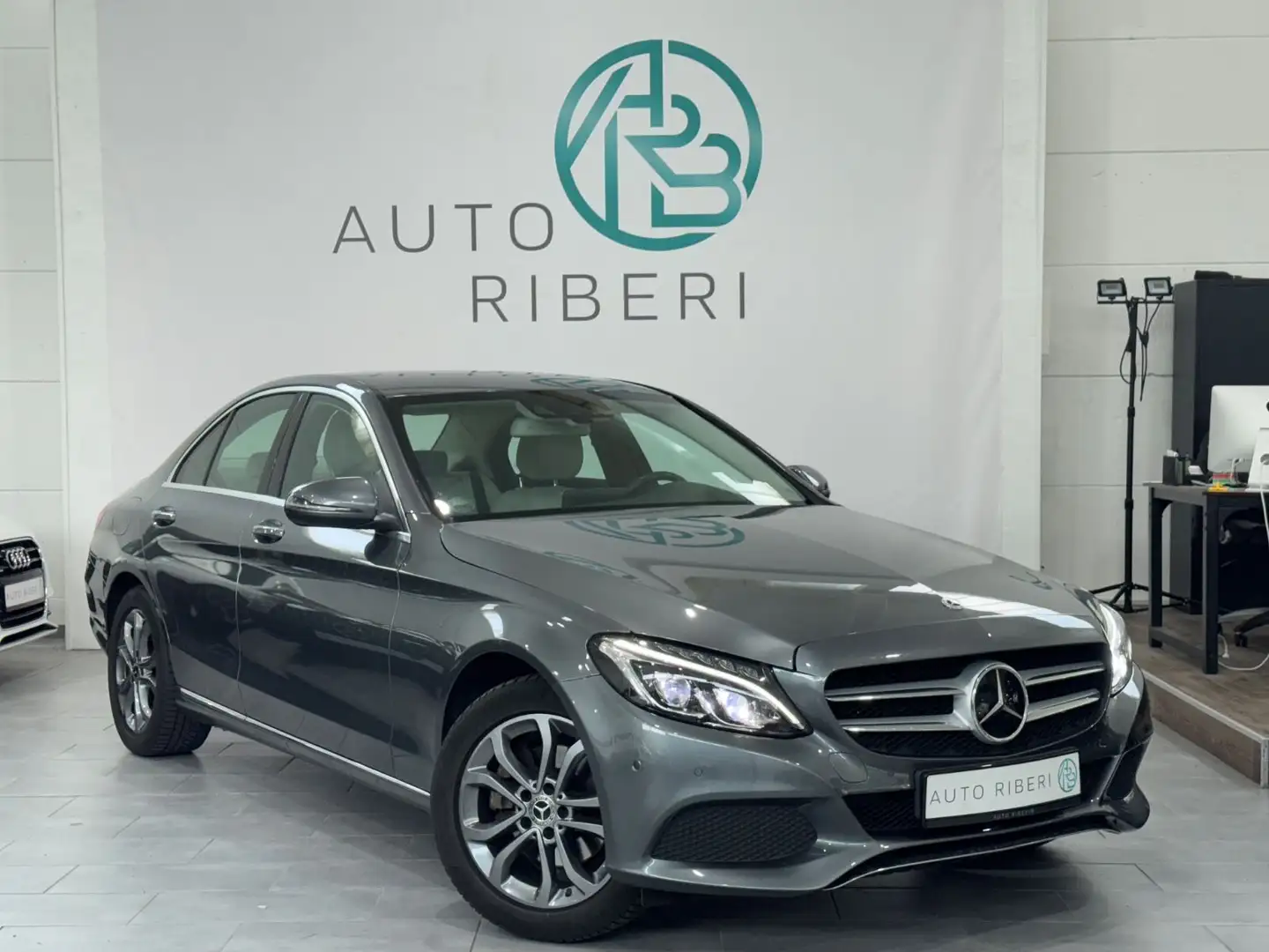 Mercedes-Benz C 200 CGI  Limousine*Head-up-Display*elkt. Sitze Grau - 1