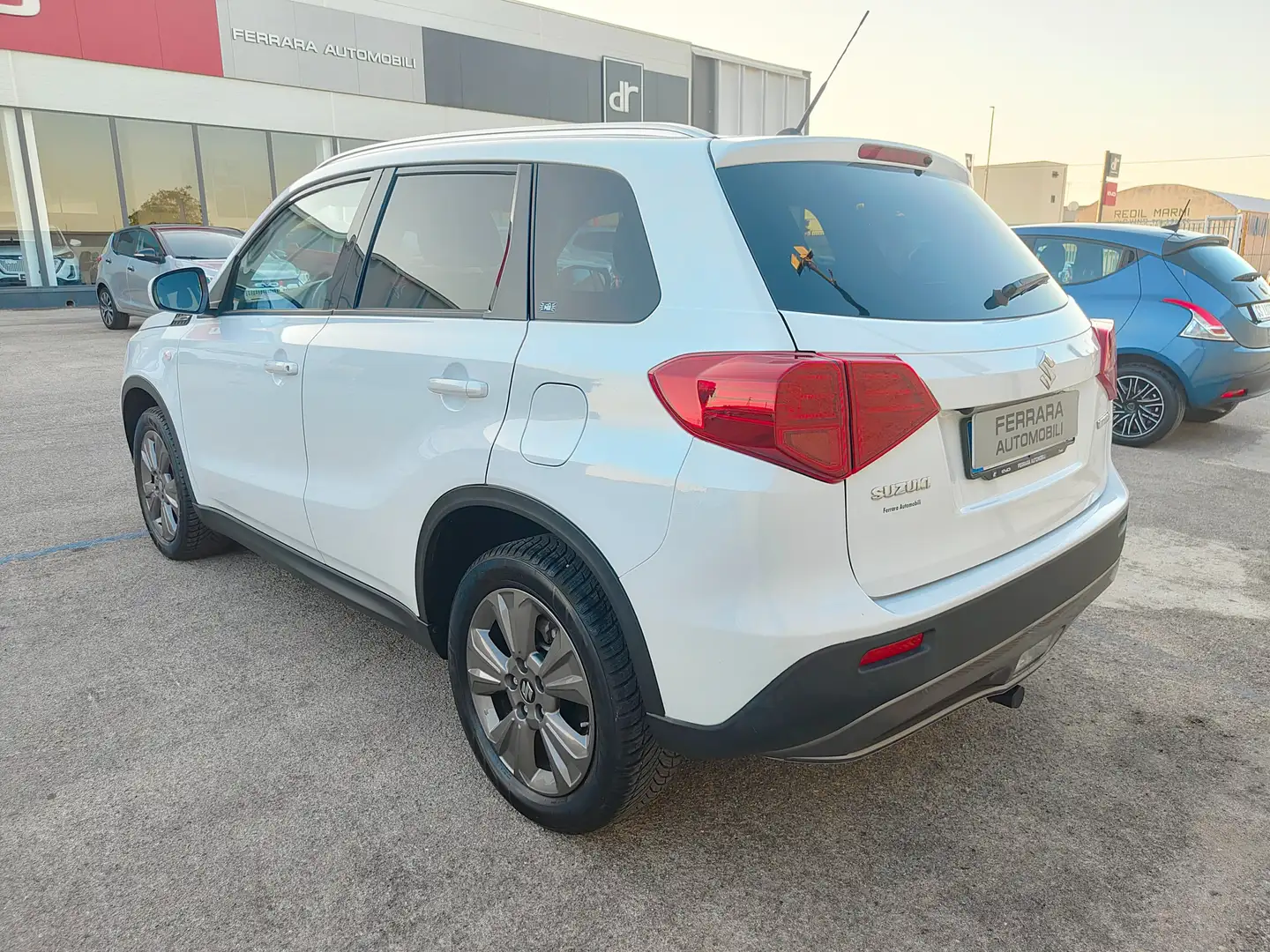 Suzuki Vitara Vitara II 2018 1.0 boosterjet Cool 2wd Bianco - 2