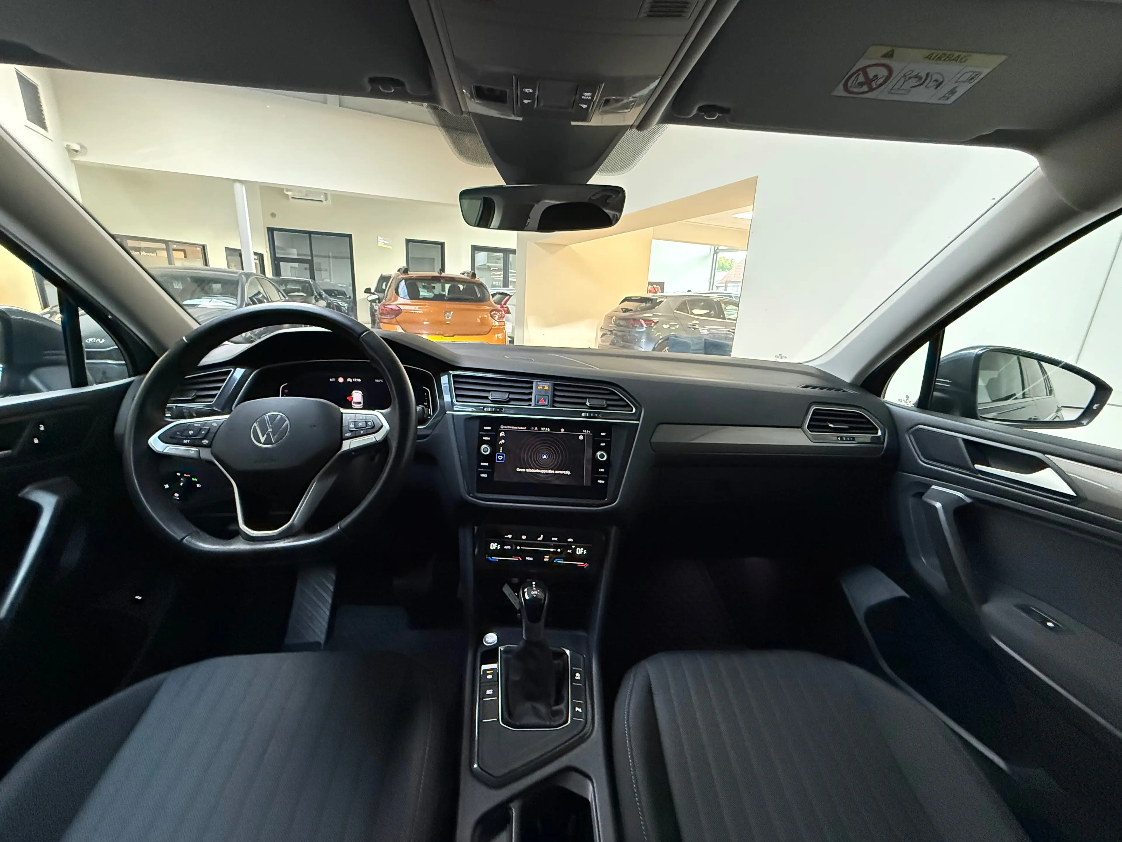 Volkswagen Tiguan Allspace Tiguan Allspace 1.5 TSI Life // 7 PLACES — photo 10