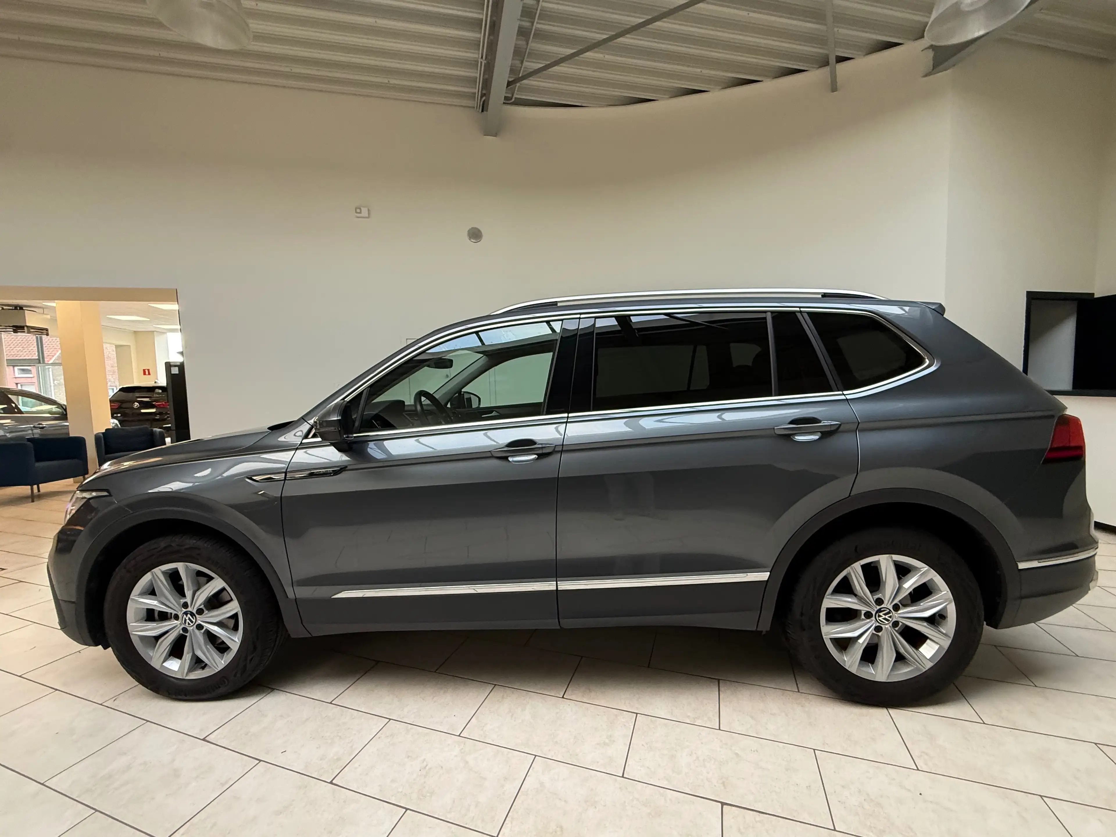 Volkswagen Tiguan Allspace Tiguan Allspace 1.5 TSI Life // 7 PLACES — photo 2