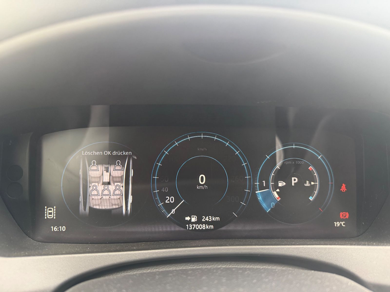 Jaguar XE R-Sport — photo 7