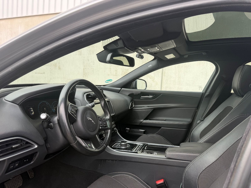 Jaguar XE R-Sport — photo 5