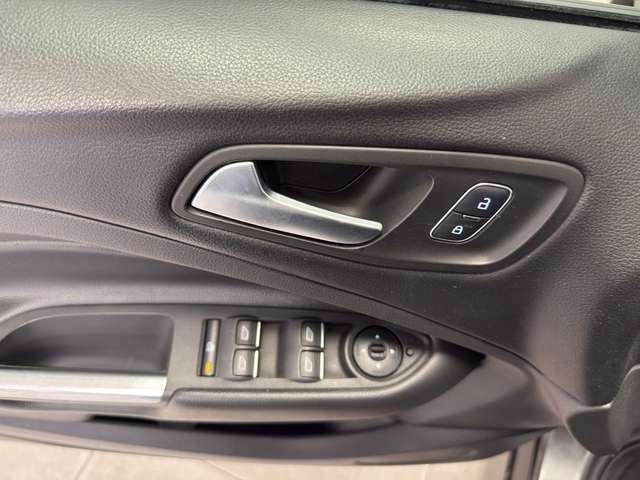 Ford Kuga — photo 18