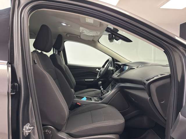 Ford Kuga — photo 12