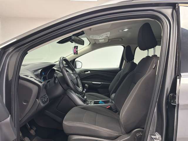 Ford Kuga — photo 11