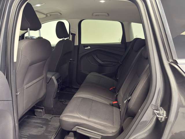 Ford Kuga — photo 15