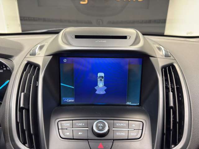 Ford Kuga — photo 16