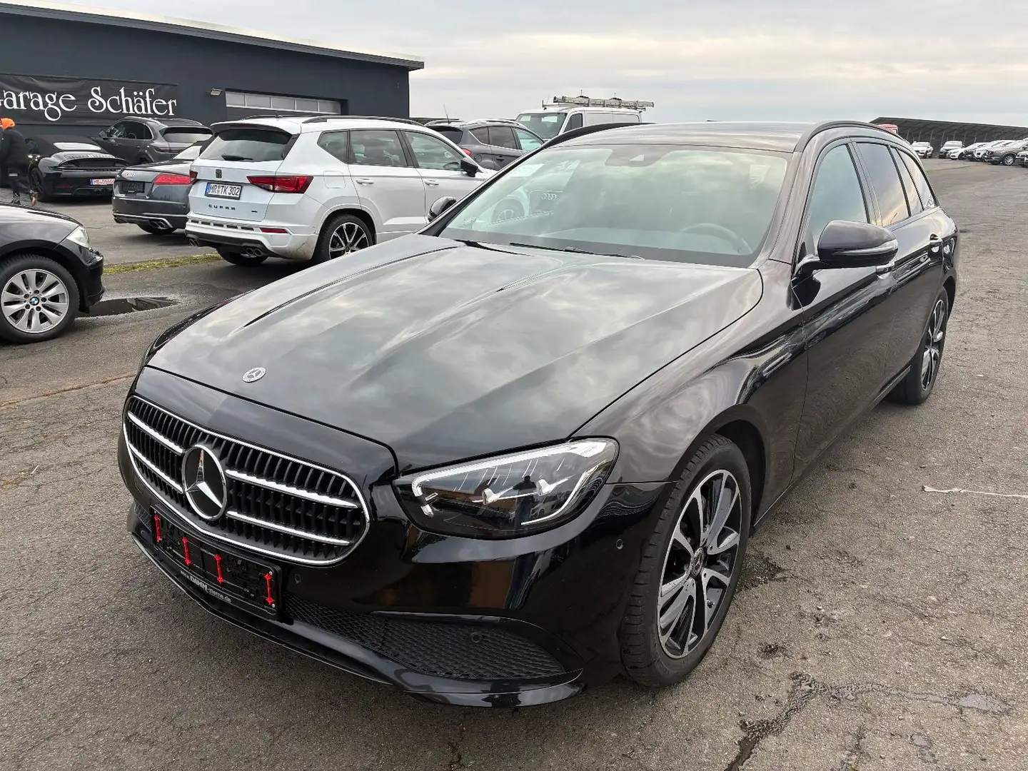 Mercedes-Benz E 220 T d 4Matic Avantgarde Kamera Totwinkel AHK Zwart - 1